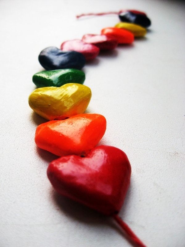 6. «У моей девушки был секс с парнями до меня. Я девственник. Каждый раз, когда мы говорим о сексе, она считает, что я ее осуждаю. Кажется, мы не можем разговаривать о сексе, и я не знаю, что делать»