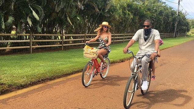 20. The whole family had a bike tour during their amazing Hawaii trip. The 4-year old Blue Ivy sat behind her dad!