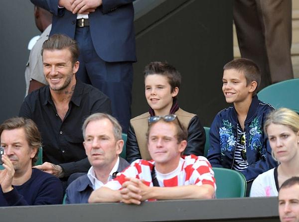 8. David Beckham da en az kendisi kadar yakışıklı oğulları Romeo ve Cruz ile birlikte geldi.