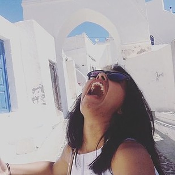 Как видите, из-за всех этих визовых препонов несчастная девушка была вынуждена отправиться в путешествие без любимого.