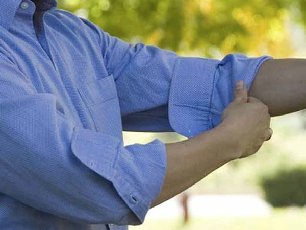 1. Научитесь правильно закатывать рукава рубашки.