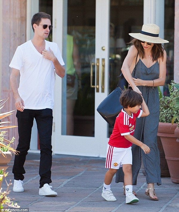 9. Во всяком случае, злодеем его точно не назовешь, потому что о 4-летнем Флинне (сыне Миранды и Орландо) он заботится как о своем собственном.