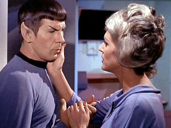 Kurtzman, "Star Trek" evrenine dair gerçek hayranların isteklerini dinlemeyi ve takdir ettiğini belirtiyor.
