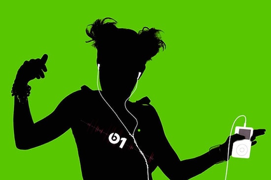 Silmeye Kıyamayıp Tekrar Tekrar Dinleyebileceğiniz Güzellikte 17 Muhteşem Şarkı