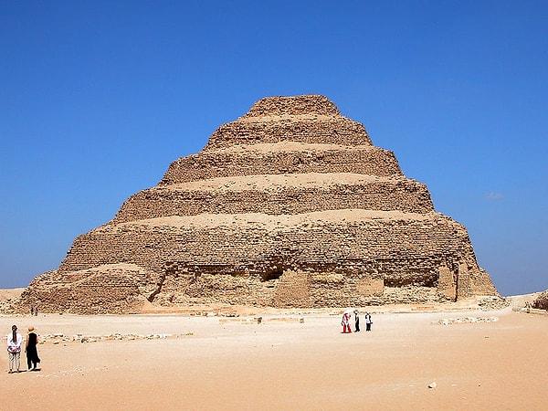 Mısır piramitleri hakkında daha fazla bilgi