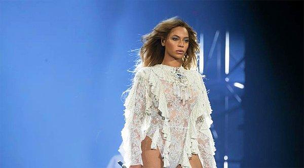 Amsterdam'da konser veren Beyonce, "Halo" şarkısını Türkiye için söyledi.