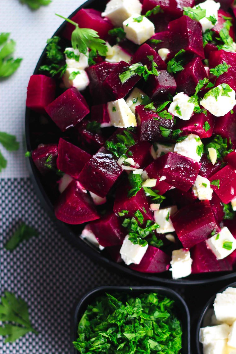 Çilekli kuşkonmaz salatası tarifi Çilekli kuşkonmaz salatası tarifi