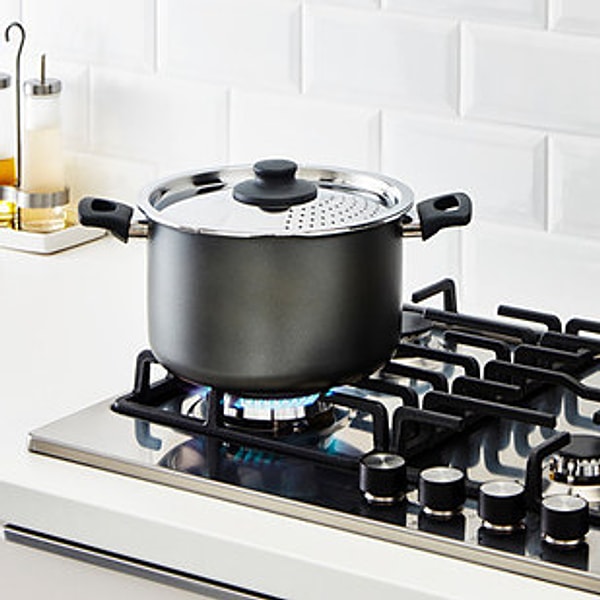 4. Кастрюля для пасты со встроенным дуршлагом