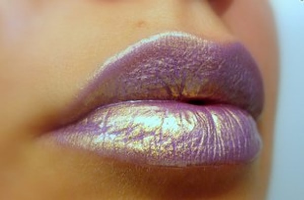 16. Объемная блестящая помада - пропуск в русалочий мир гламура