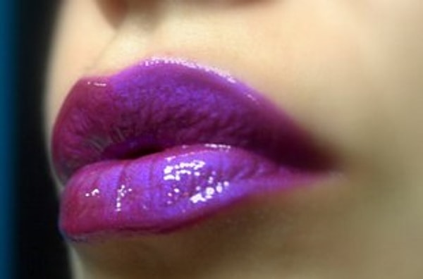 16. Объемная блестящая помада - пропуск в русалочий мир гламура