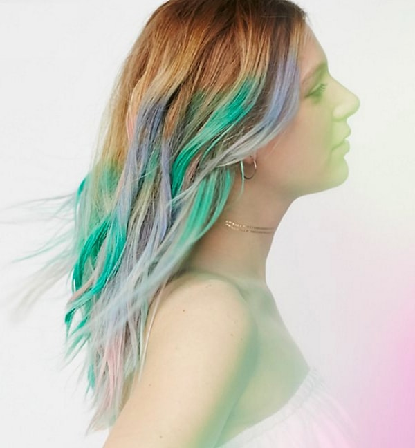 17. Цветная пудра для волос, чтобы соответствовать образу