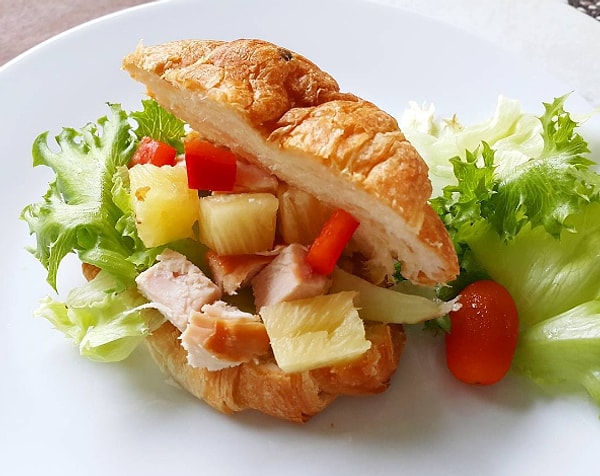 14. Круассан а-ля салат