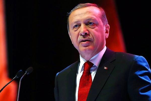 9. "Türkiye ile senin ne alakan var. Türkiye senin üyen değil. Şu anda siyasi bir karar açıklıyor kendine göre. Bizimle hiç uğraşma."