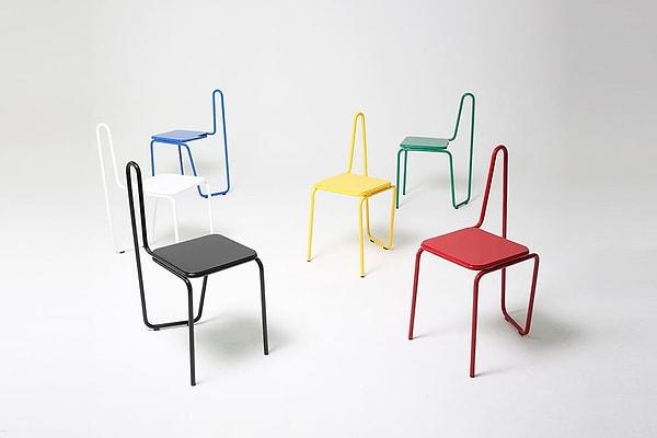 8. Bu sandalyelerin tasarımcıları, Picasso’nun eserlerindeki tek parça çizgilerden esinlenmiş.