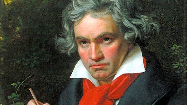 12. Beethoven, 1770 yılında Almanya'da doğdu. Alkole karşı olan zaafıyla bilinen Beethoven’in babası Johann da saray müzisyeniydi. İlk piyano derslerini henüz dört yaşındayken babasından aldı.