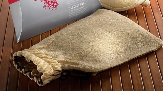 Cezayir ve Fas'ta (ve bizde de) hamamlarda kullanılan keseyi, Kanada'yla tanıştırmak istiyordu.