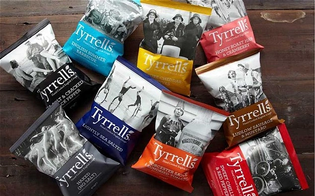 Derken, Tyrrells adını taşıyan kendi çiftliğinde, aynı adı taşıyan bir cips fabrikası kurmuş ve 6 ayda üretime geçmiş.