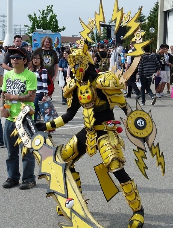 13. Пикачу в образе Тора