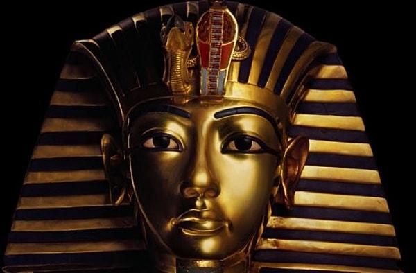 2. 18. hanedan firavunlarından olan Tutankhamun, 9 yaşındaki üvey kız kardeşi olan Ankhesenamen ile evlenerek tahta geçmiştir.