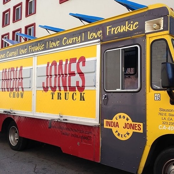 4. Поклонники здорового питания могут возразить: "Да там же один фастфуд!". И будут неправы, потому что последнее время в фургонах-едальнях стали готовить и вполне вкусные домашние полезные блюда.