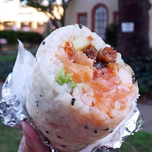 2. Кроме того, во время обеденного перерыва они часто подъезжают прямо к офисам. Что является спасением для тех, кто терпеть не может столовые с однообразным рационом.