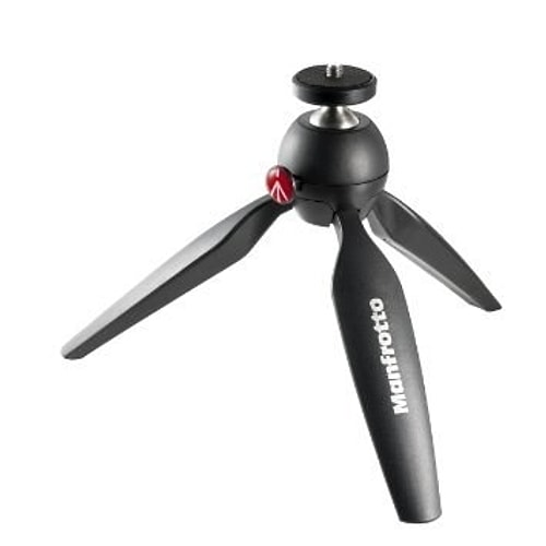 Hem kolay taşınabilir hem de her türlü cihaz için ayarlanabilir tripod ve tutma ayağı. İster kamera, ister tablet ister de farklı bir aletle kullanılabilir.
