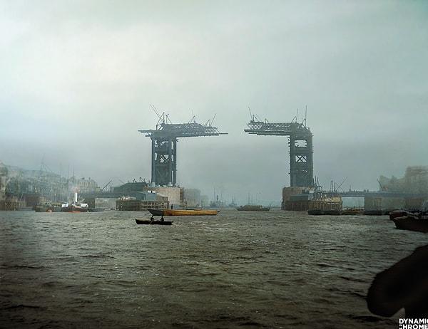 6. Londra'nın simgelerinden Tower Bridge inşa edilirken. 1889.