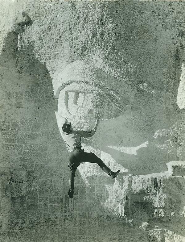 34. Rushmore Dağı'nın ünlü oyma heykellerinden birinin gözü | 1930'lar