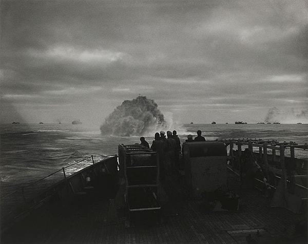 43. Amerikan Sahil Güvenlik gemisi tarafından yüzeye çıkmaya zorlandıktan sonra imha edilen Alman denizaltısı U 175 | 1943