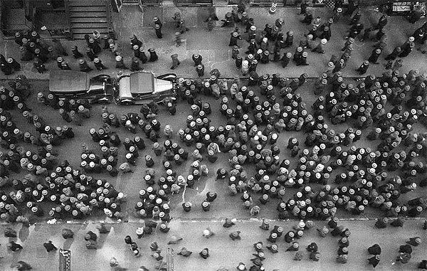22. New York'da Şapkalar, 1930