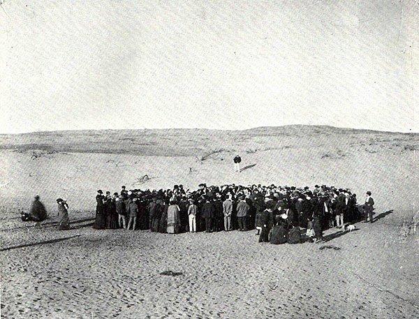34. Şimdilerde Tel Aviv Olarak Bilinen 12 Akrelik Kum Tepeciklerinin Bölünmesine Katılan Yaklaşık 100 Kişi, 1909