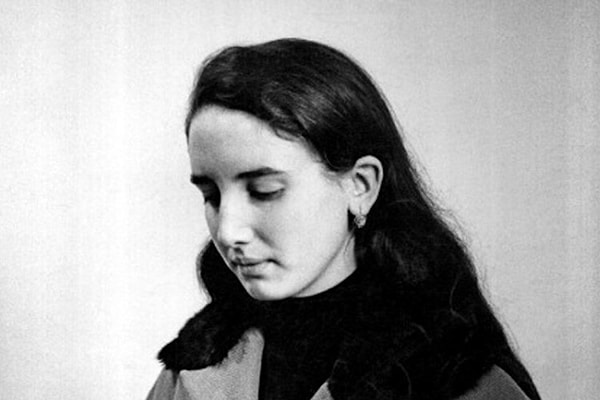 6. Это был первый случай в истории Сицилии, когда девушка бросила вызов обычаям, нравам и всему городу, предпочтя скандал, шантаж, угрозы со стороны общества и проклятия.