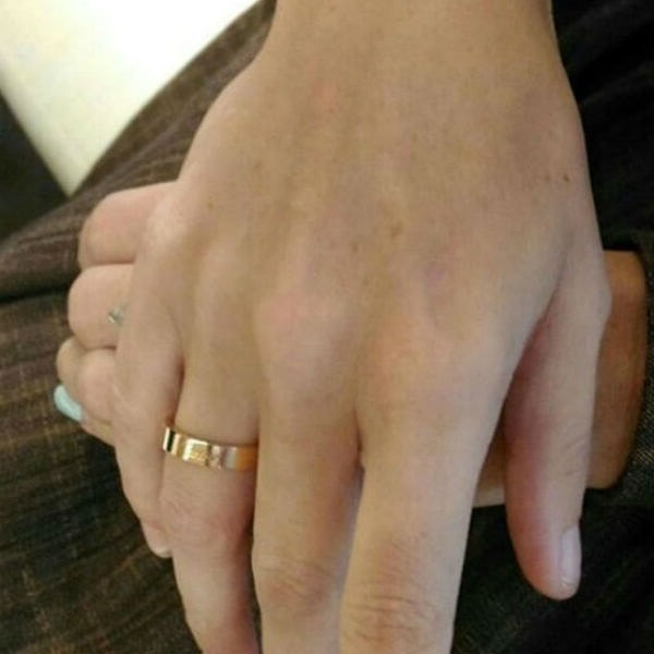 6. А недавно Александр сделал Дане предложение, подарив возлюбленной кольцо Cartier Love. Пожениться пара собиралась в начале сентября, но, подумав, влюбленные решили устроить более пышную свадьбу.