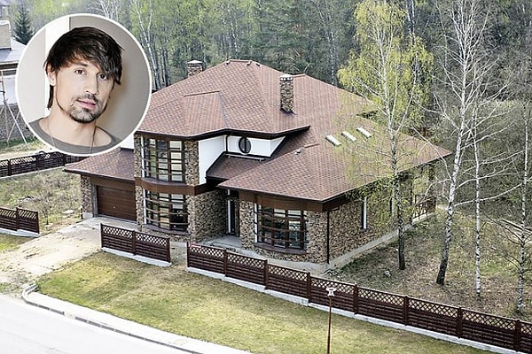 7. А еще Александр решил сделать своей невесте шикарный подарок - он покупает для нее с дочкой дом в элитном поселке "Рассказово", где живет Дима Билан.