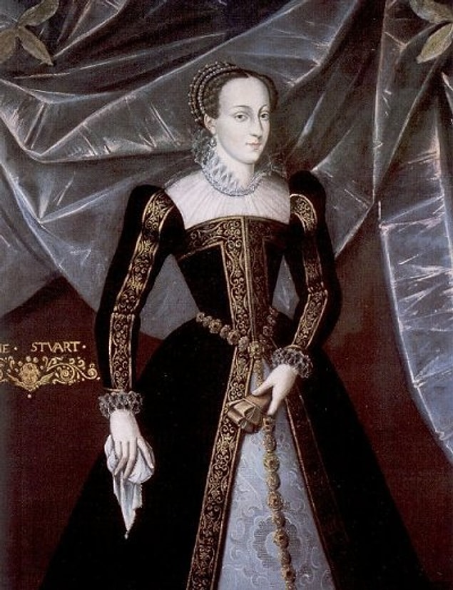 İskoçya Kraliçesi Mary, 1542 yılında babasının ölümünden kısa bir süre önce doğdu.