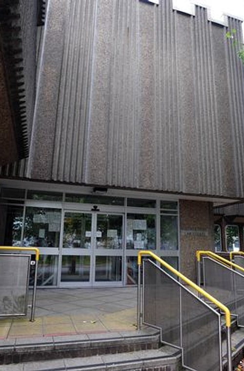 Cardiff'li hakim Eleri Rees, mahkemede suçluya 'Bunlar şok edici suçlar. Çocuklarına karşı bir sorumluluğun vardı. Bu sorumluklarda en ağır biçimde başarısız oldun,' dedi.