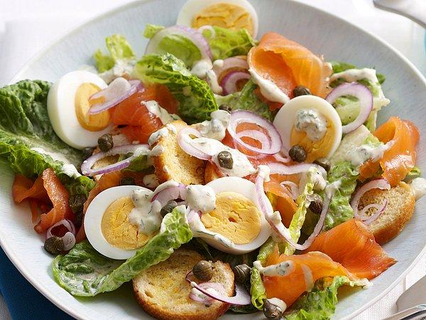 8. Muhtevasına bağlı olarak herhangi bir restorandan sipariş edebileceğiniz salataların 1100 kaloriye kadar çıkabileceğini aklınızda bulundurmalısınız.
