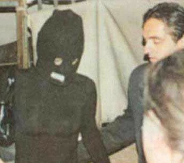 Özellikle ilişkilerini gizlemek için Ayşe Hatun Önal'ın mekan çıkışı taktığı kar maskesi uzun süre magazin gündeminde kalmıştı.