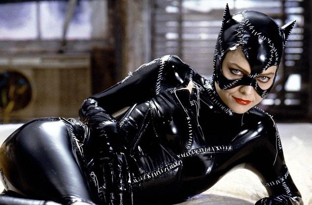 Young comes unannounced to the film set with Catwoman costumes and tries hard to prove to Burton that she was a better match for the role.