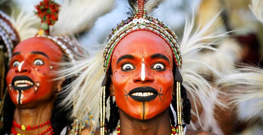 Мужчины племени Водаабе - ни шагу без зеркальца