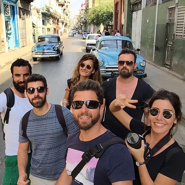 Genelde yalnız seyahat etmeyi seven gezginlerin aksine Orçun, kalabalık arkadaş gruplarıyla seyahat etmeye de bayılıyor.