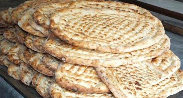 12. Urfa'da kebaptan sulu yemeğin yanında vazgeçilmez ekmektir!