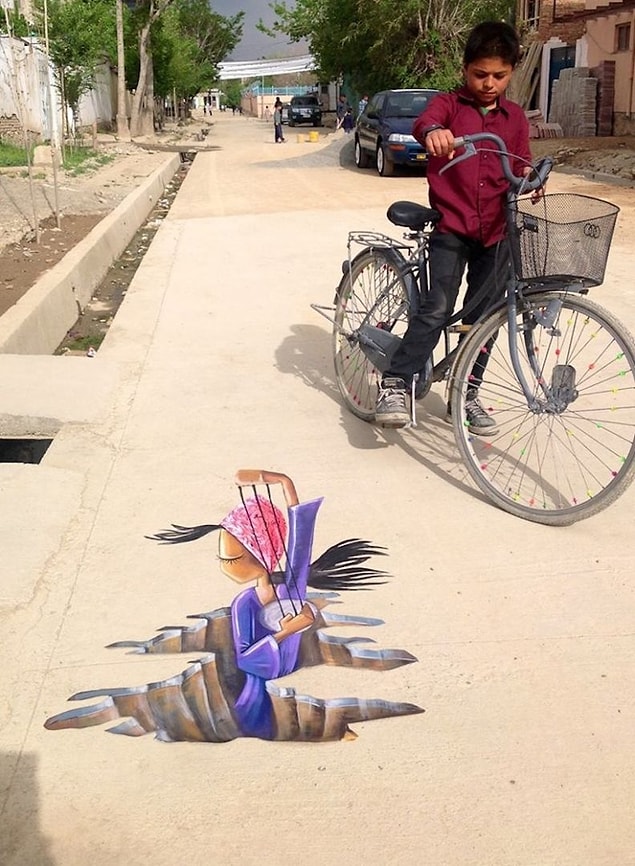 Shamsia ayrıca 3D resimler de yapıyor. Bu gördüğünüz resim Afganistan'ın ilk 3D resmi!