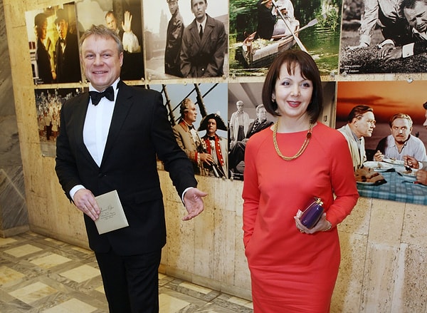 1. Сергей Жигунов и Вера Новикова