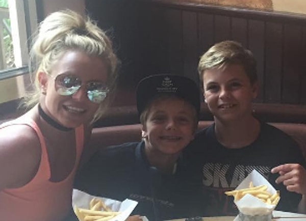 6. Чокеры снова в моде