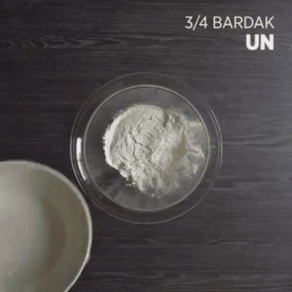 Hamurun kuru malzemeleriyle başlayalım!