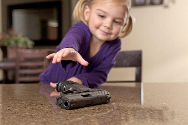 6. ABD'de her hafta bir çocuk, silahla birini vurmaktadır.