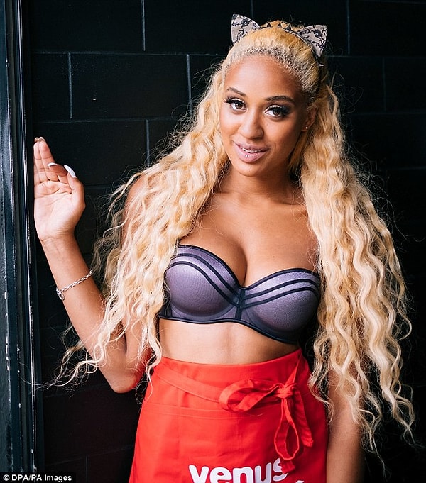 7. В день открытия Black Cat владельцы заведения разместили в Facebook объявление, что накормят бесплатно всех желающих в обмен на снятую одежду.