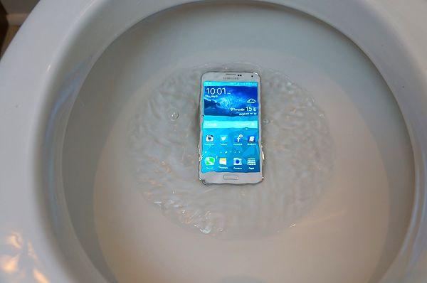 11. In England, about 100,000 cellphones fall into the toilet.