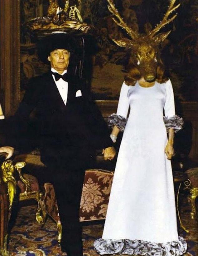 15. In this photograph, the host Marie-Hélène appeared in the party wearing a monster mask and jewelry